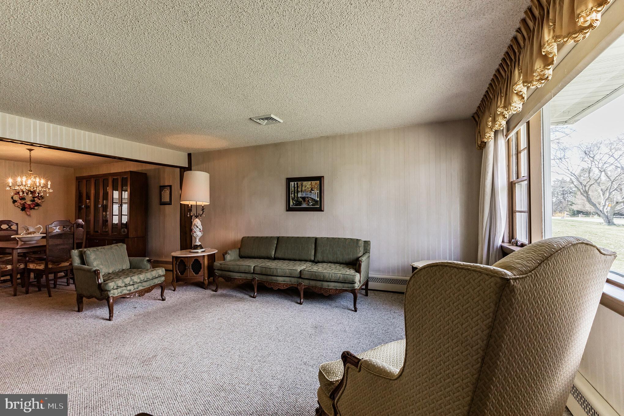 413 Buck Road Southampton, PA 18966 - Photo 5 of 34 Living Room