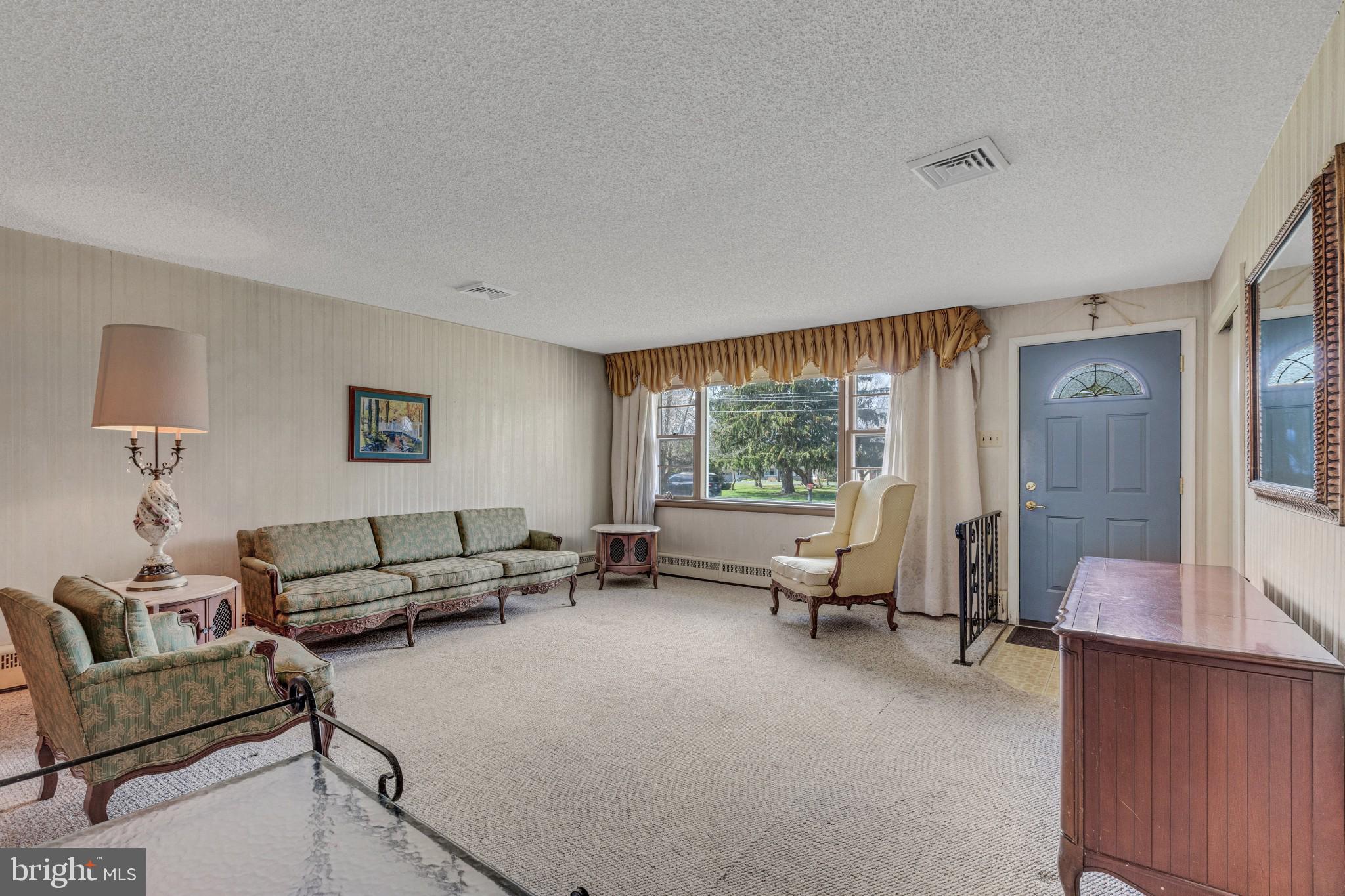 413 Buck Road Southampton, PA 18966 - Photo 6 of 34 Gallery Image 6