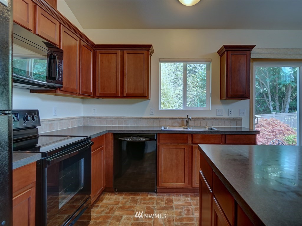 4401 Roxanna Loop Southeast Lacey, WA 98503 - Photo 12 of 20 Gallery Image 12
