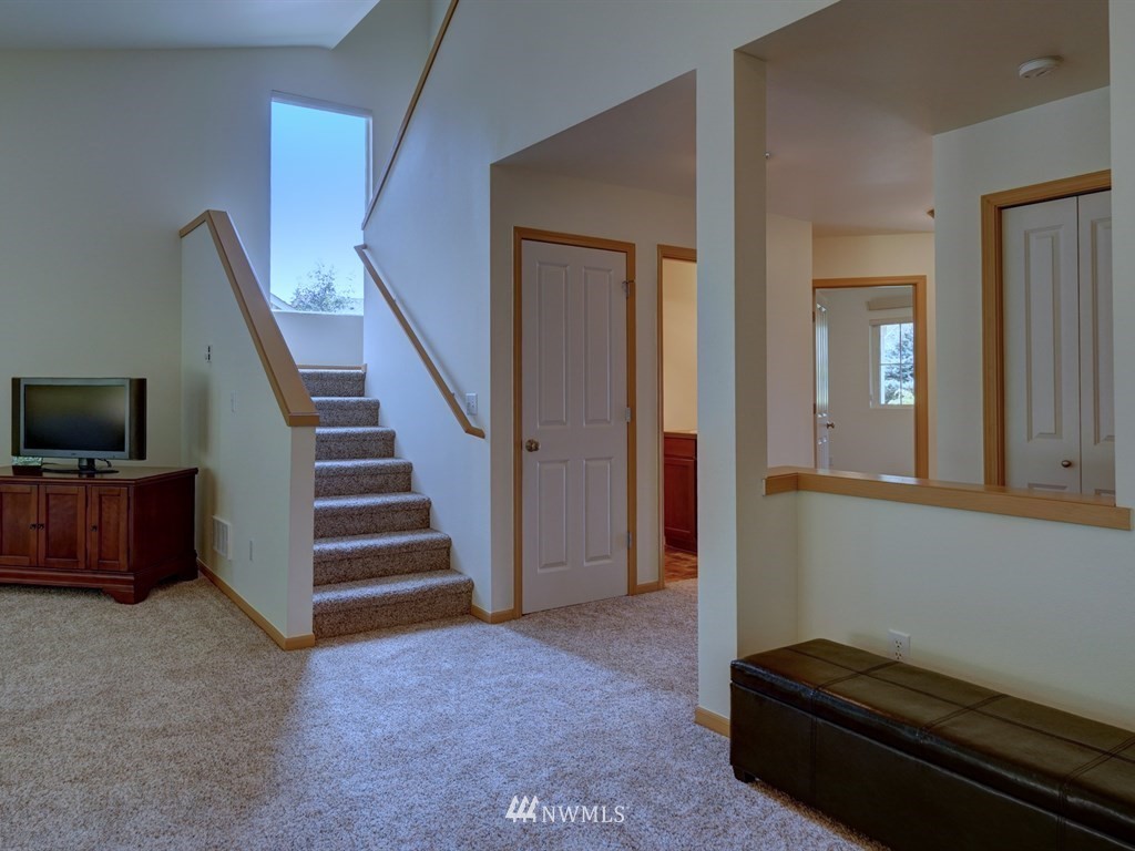 4401 Roxanna Loop Southeast Lacey, WA 98503 - Photo 4 of 20 Gallery Image 4