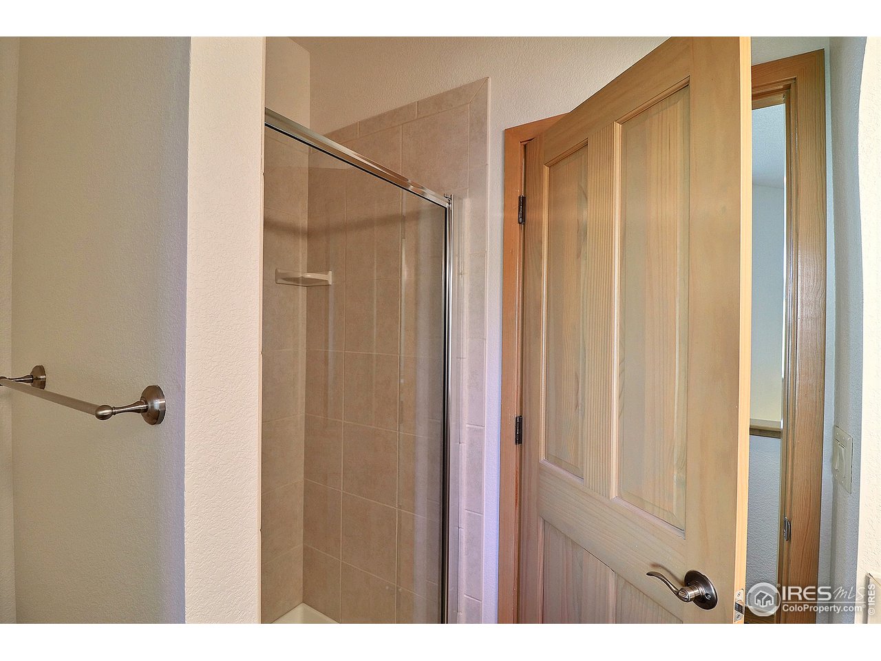 7205 Poudre River Road, Unit 3 Greeley, CO 80634 - Photo 18 of 27 Shower in main bath