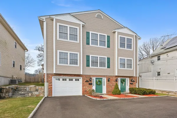 $4,600 | 105 Dean Street, Unit A, Stamford, CT 06902