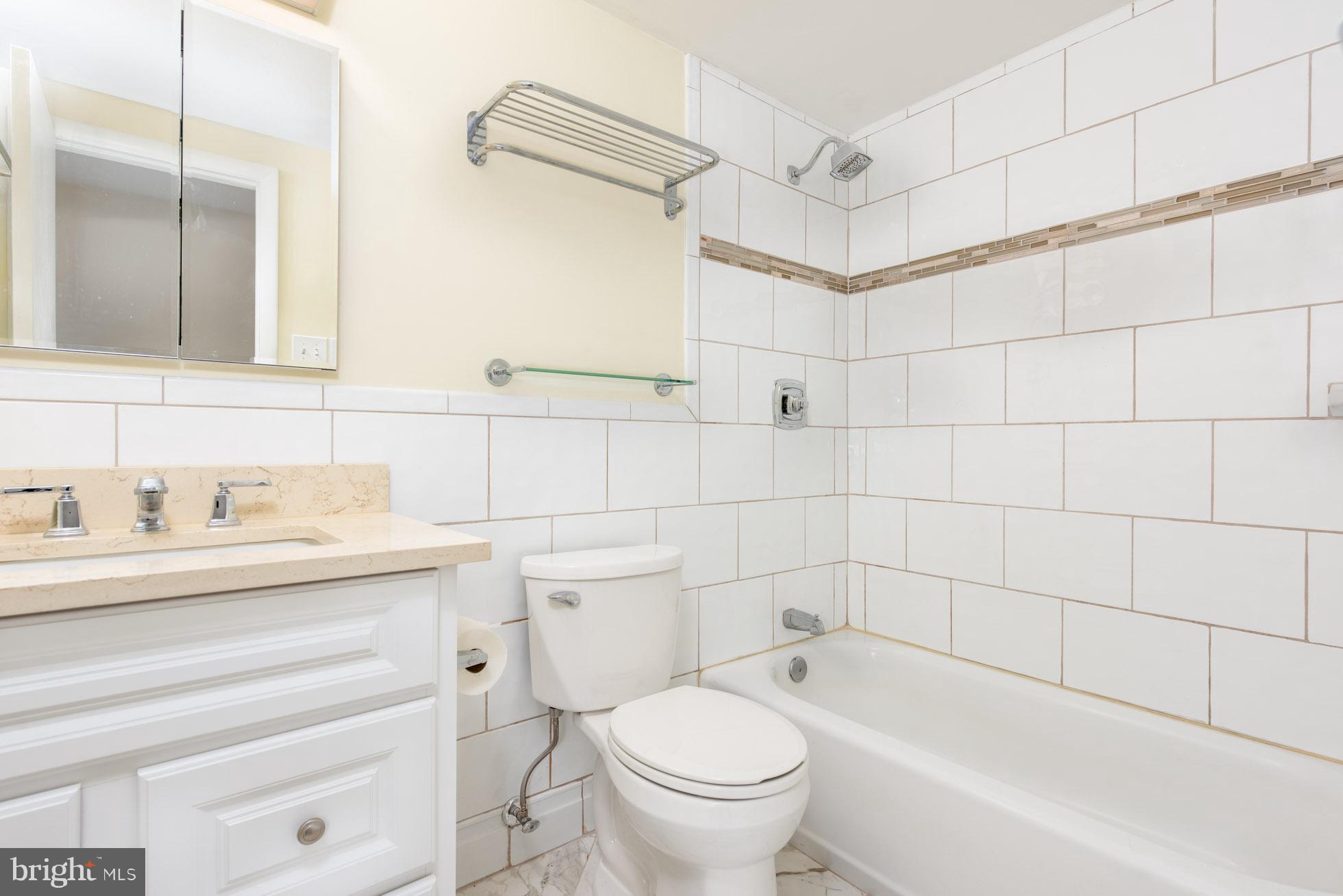 105 Cross Keys Road, Unit R105D Baltimore, MD 21210 - Photo 16 of 25 Hall BATH