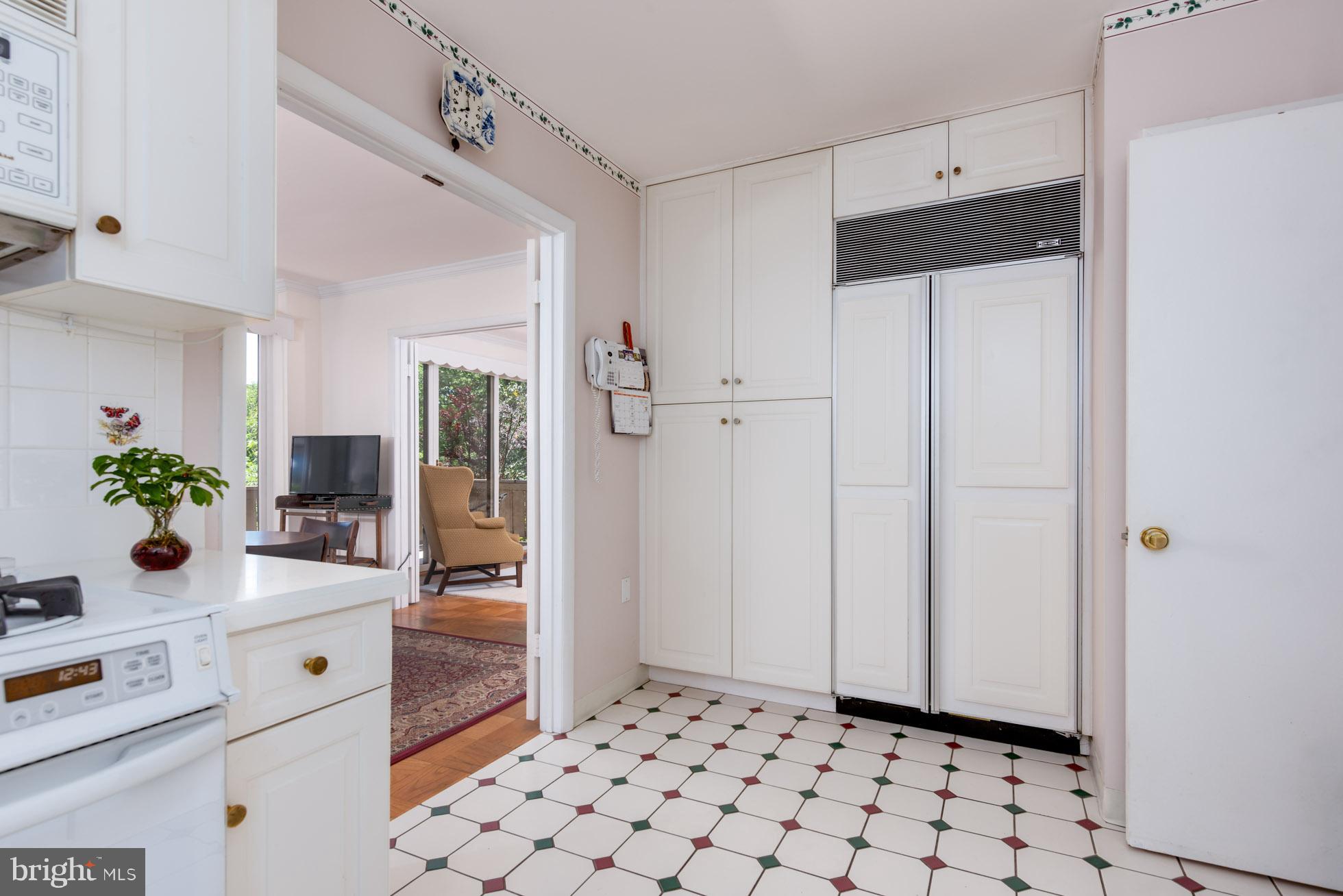 105 Cross Keys Road, Unit R105D Baltimore, MD 21210 - Photo 4 of 25 Kitchen