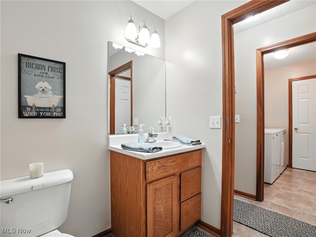 13670 Ravenna Road Chardon, OH 44024 - Photo 14 of 37 Powder room on the first.