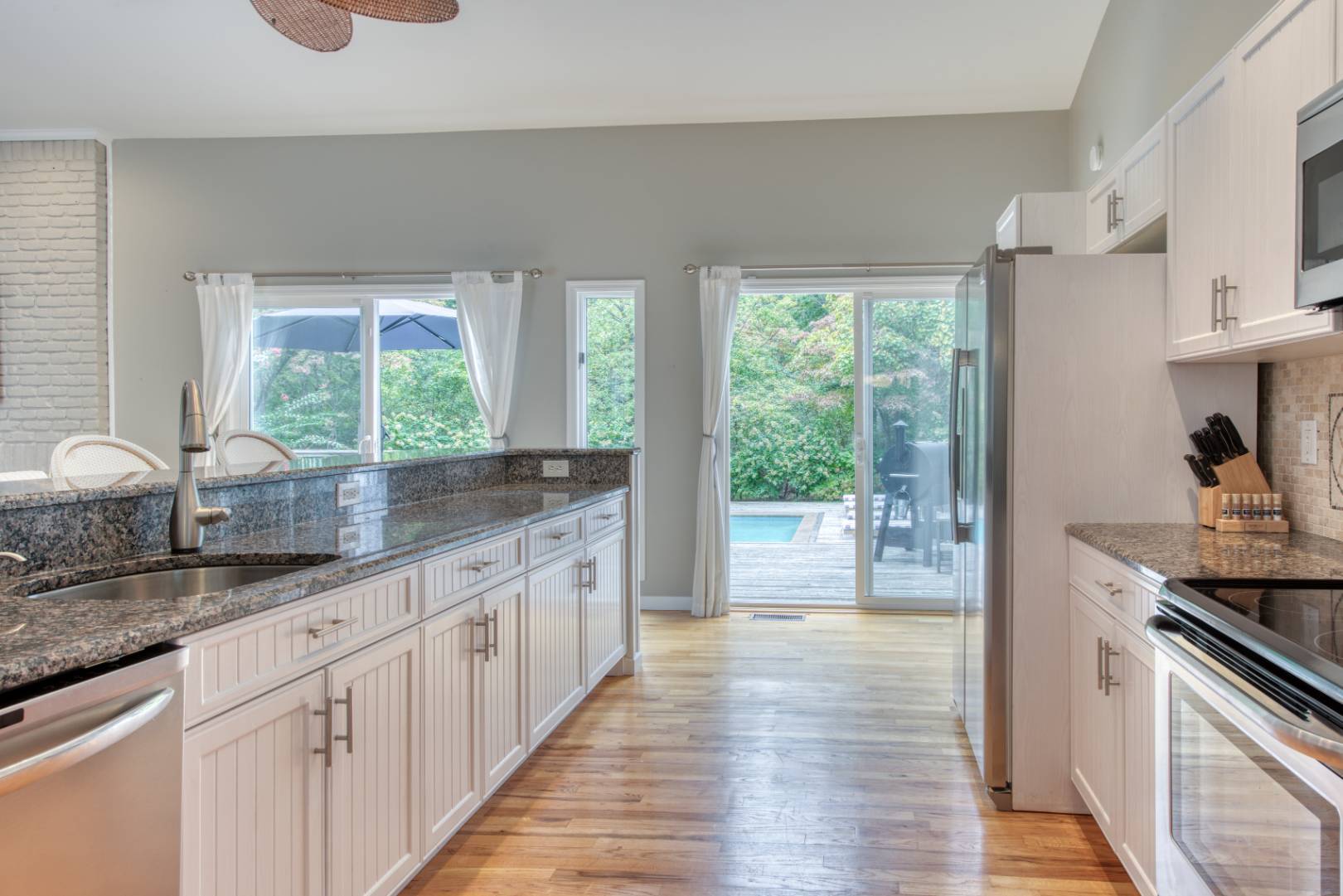 17 North Cape Lane East Hampton, NY 11937 - Photo 3 of 13