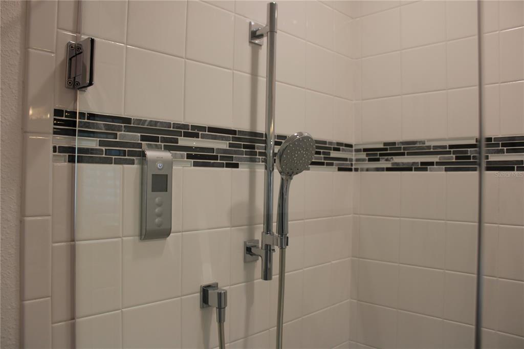 2591 Wadeview Loop St. Cloud, FL 34769 - Photo 10 of 18 a close view of a shower in kitchen