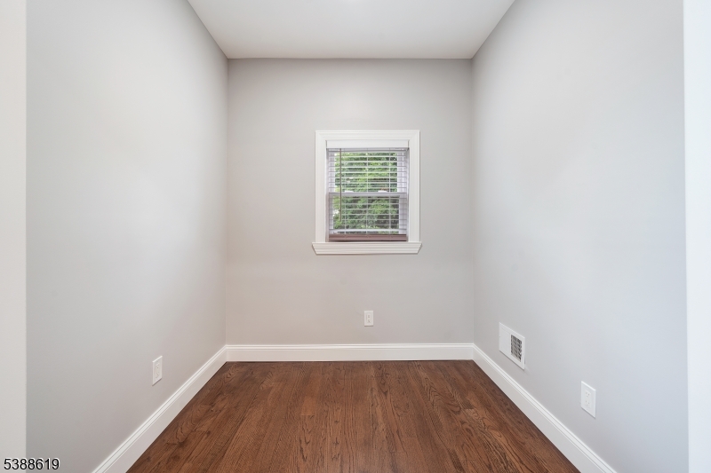 423 New Market Road Piscataway, NJ 08854 - Photo 18 of 41