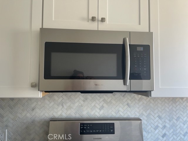 1809 East 4th Street, Unit 3 Long Beach, CA 90802 - Photo 6 of 10 a living room with a fireplace