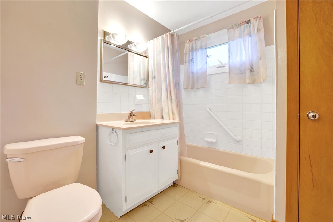 4820 15th Street Northwest Canton, OH 44708 - Photo 18 of 28 Full bathroom with shower / tub combo, vanity, toilet, and linen closet