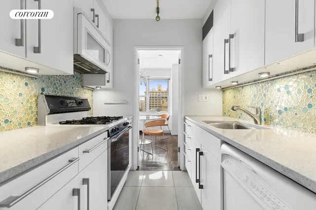 $1,495,000 | 20 East 9th Street, Unit 18D | Greenwich Village