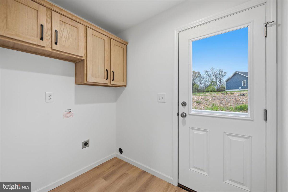 3987 Hastings Road Walnutport, PA 18088 - Photo 19 of 40 a view of a hallway with wooden floor and cabinet