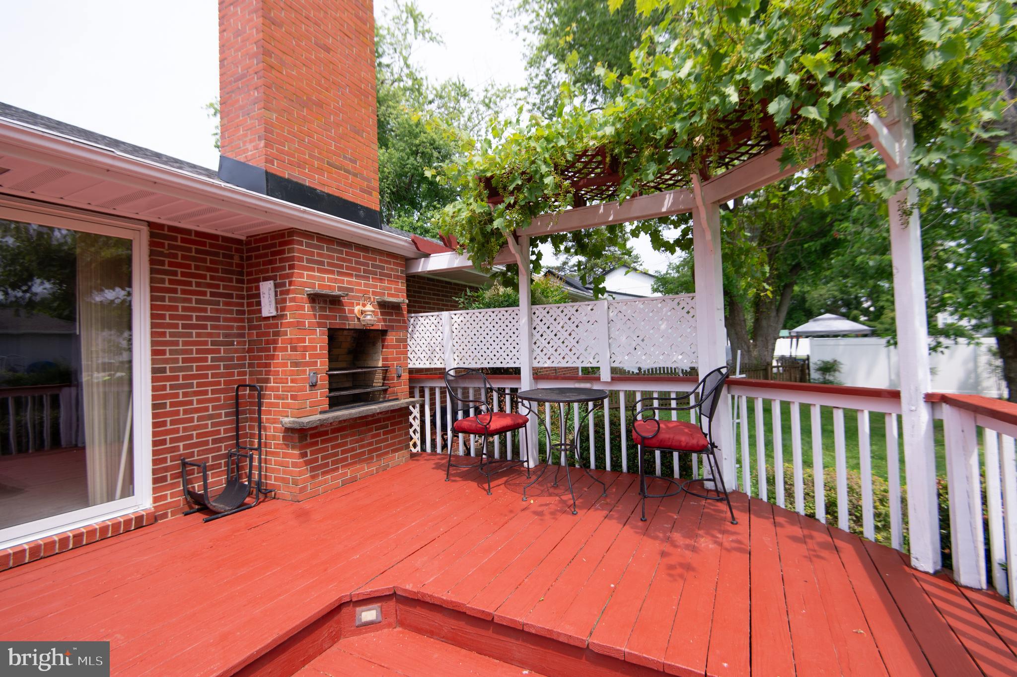36 Algonquin Road Cambridge, MD 21613 - Photo 32 of 40 a view of a patio with a table and chairs