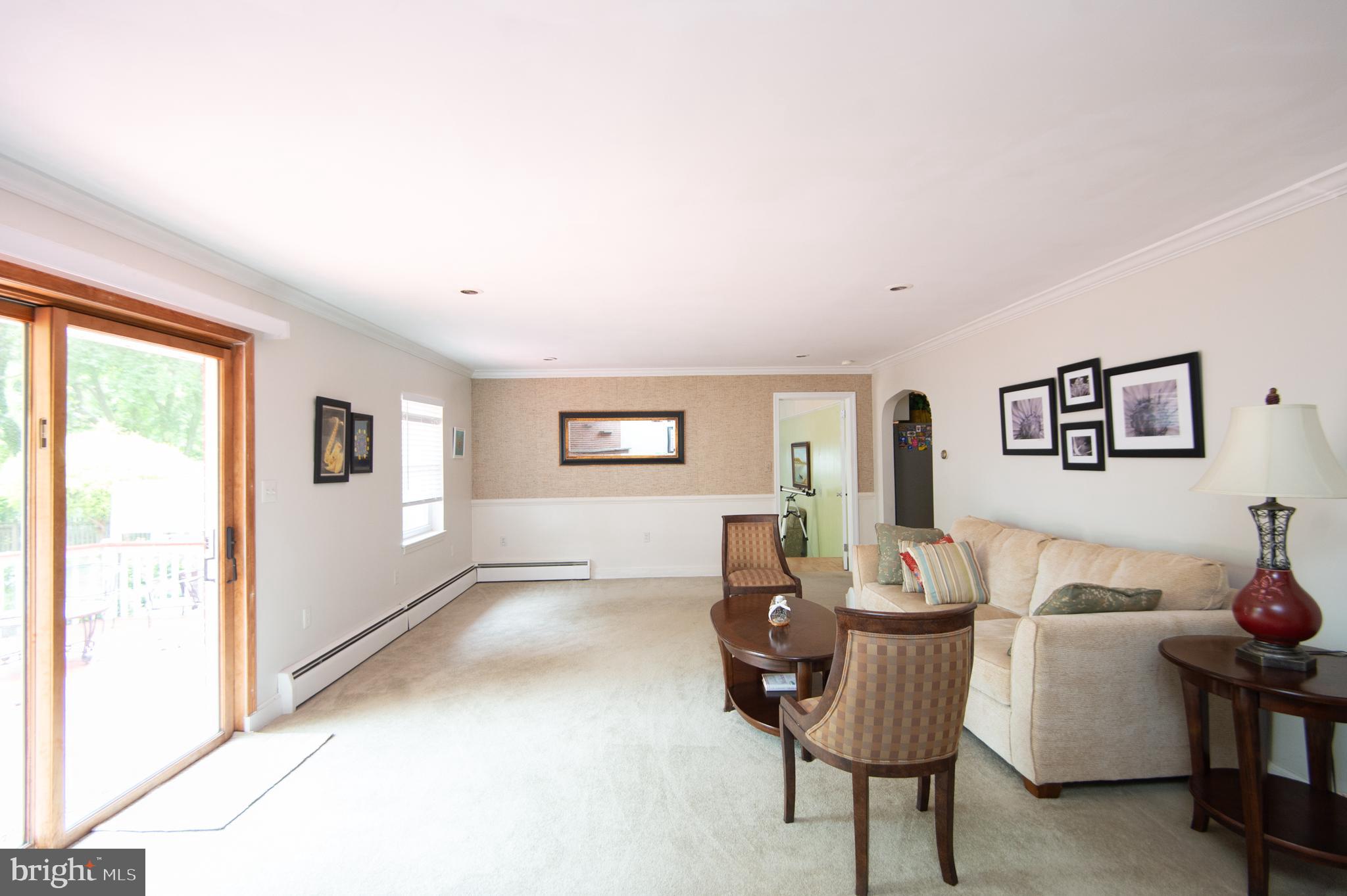36 Algonquin Road Cambridge, MD 21613 - Photo 10 of 40 a living room with furniture and a window