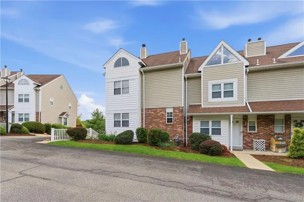 $274,900 | 137 Old Village Lane, Bethel Park, PA 15102