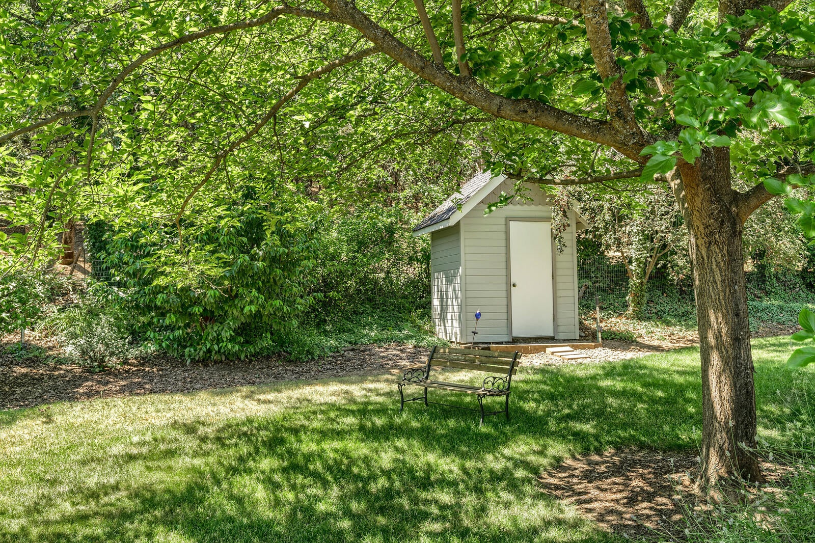 2056 Knowles Road Medford, OR 97501 - Photo 2 of 35 Well house in the front yard