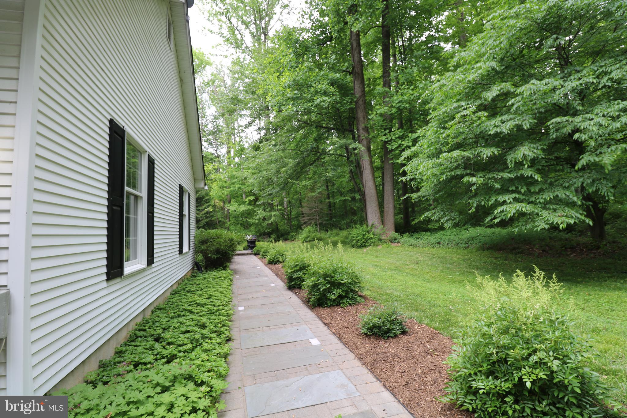 131 Mountain Road Ringoes, NJ 08551 - Photo 4 of 47 Exterior Side View