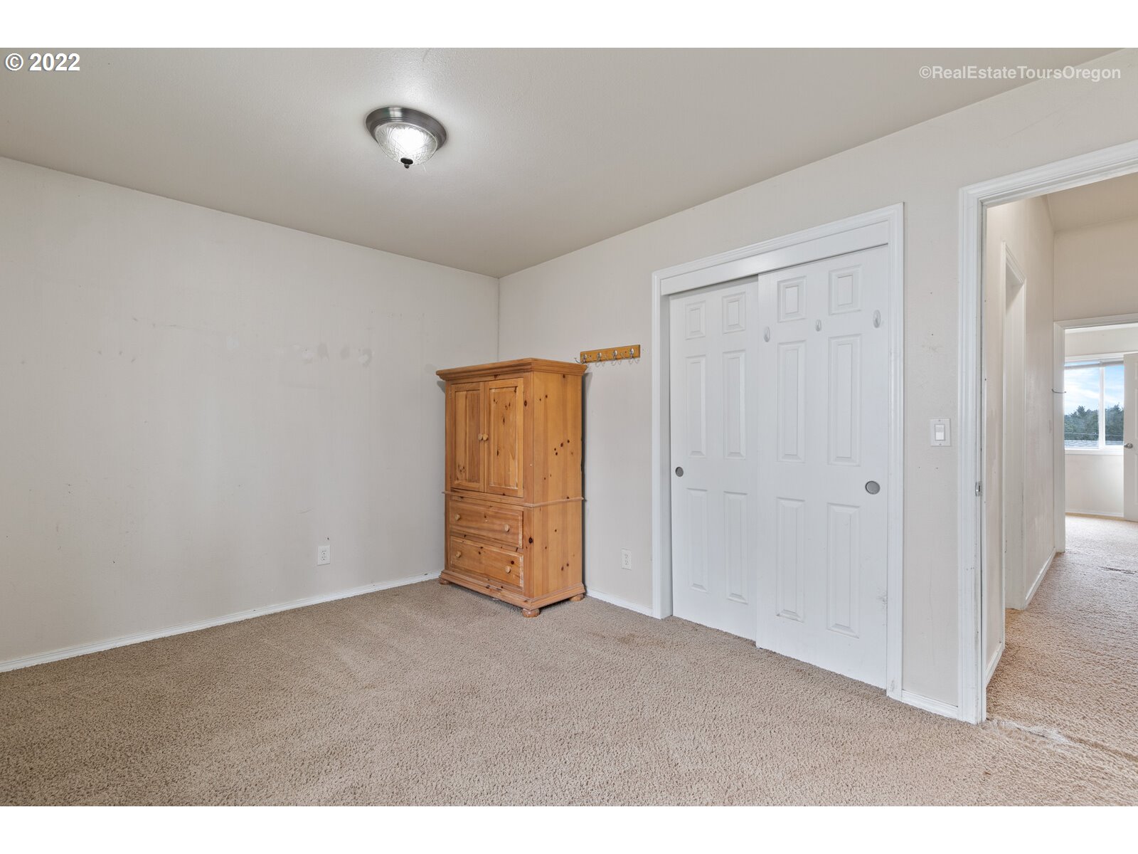 39665 Southwest Gibson Road Gaston, OR 97119 - Photo 4 of 29 a view of an empty room