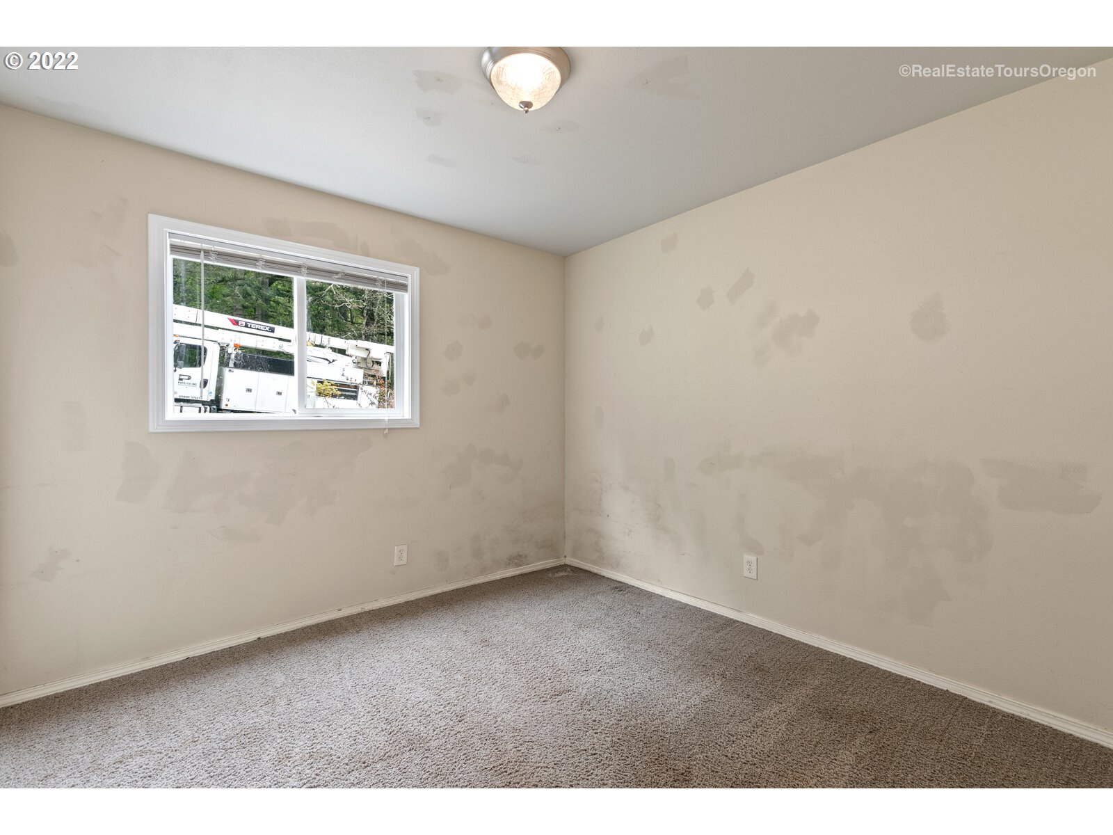 39665 Southwest Gibson Road Gaston, OR 97119 - Photo 6 of 29 an empty room with a window