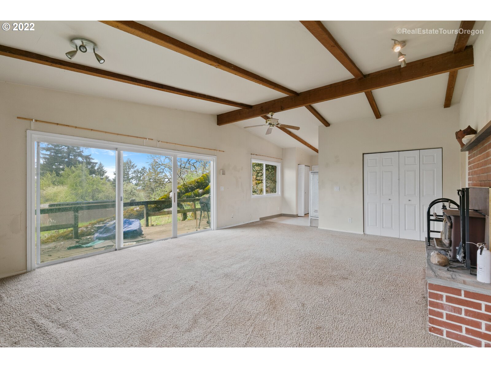 39665 Southwest Gibson Road Gaston, OR 97119 - Photo 8 of 29 a very nice looking room with a large window