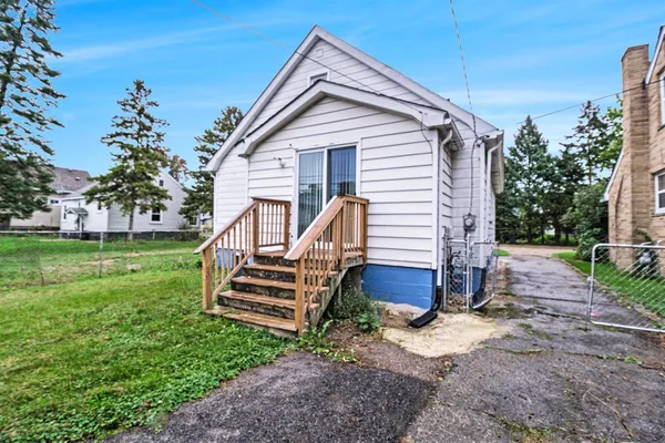 $1,600 | 23739 Cayuga Avenue, Hazel Park, MI 48030