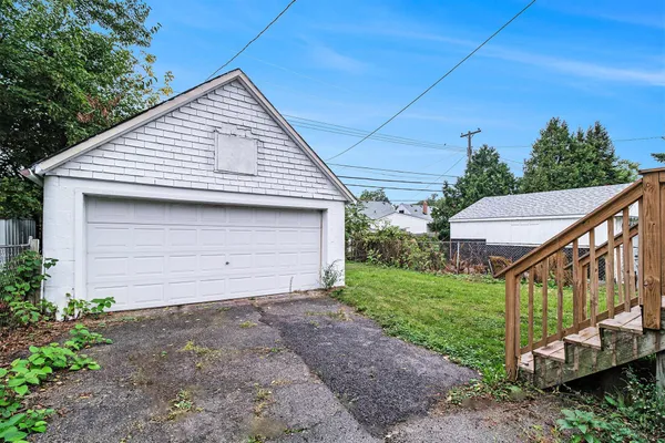 $1,600 | 23739 Cayuga Avenue, Hazel Park, MI 48030