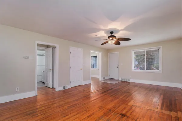 $1,600 | 23739 Cayuga Avenue, Hazel Park, MI 48030