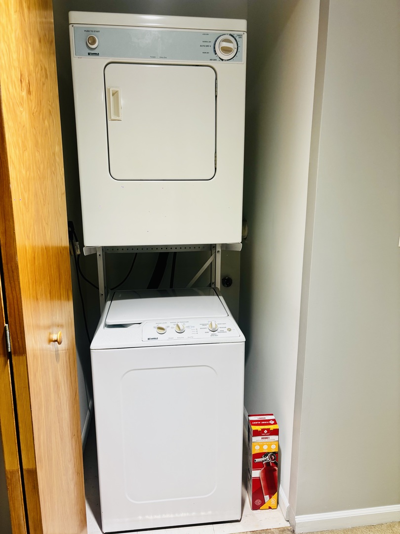 6238 West 26th Street, Unit 201 Berwyn, IL 60402 - Photo 20 of 30 a utility room with dryer and washer