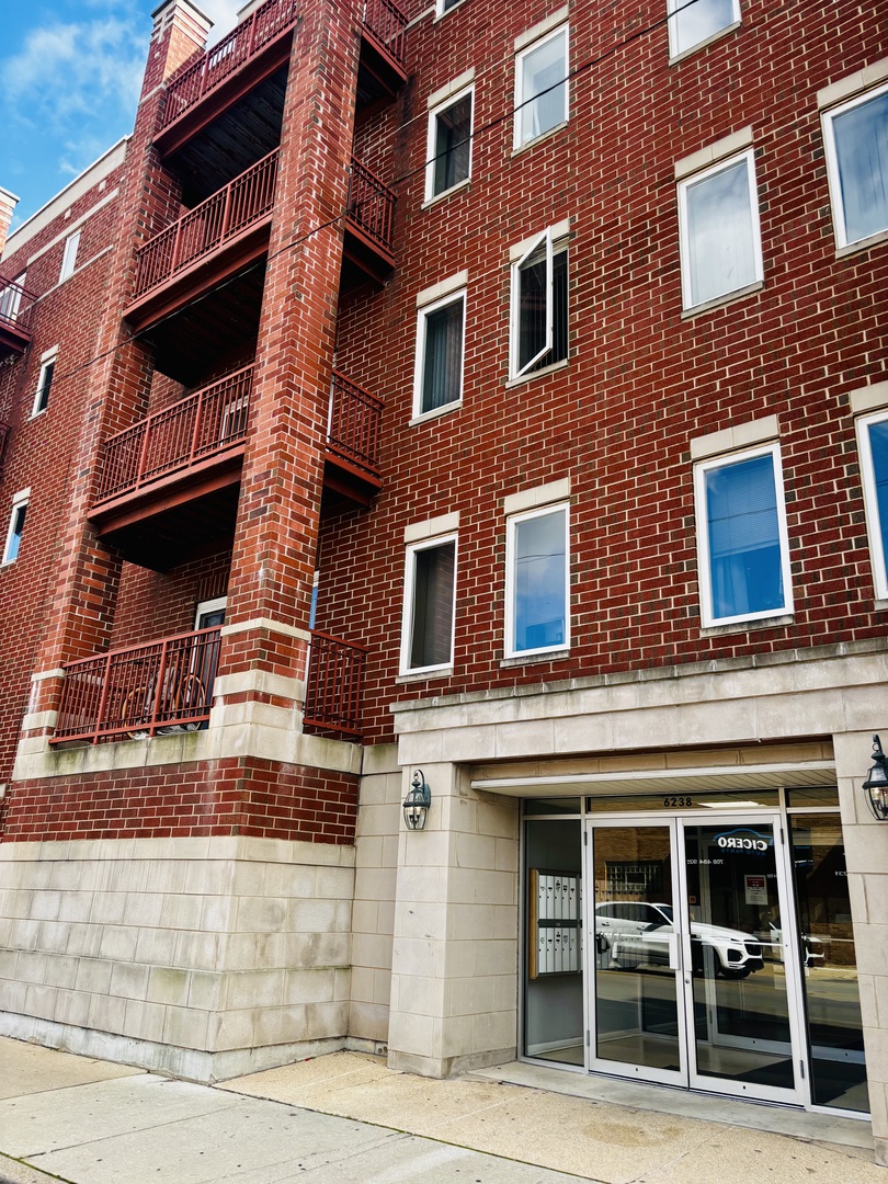 6238 West 26th Street, Unit 201 Berwyn, IL 60402 - Photo 2 of 30 a building view