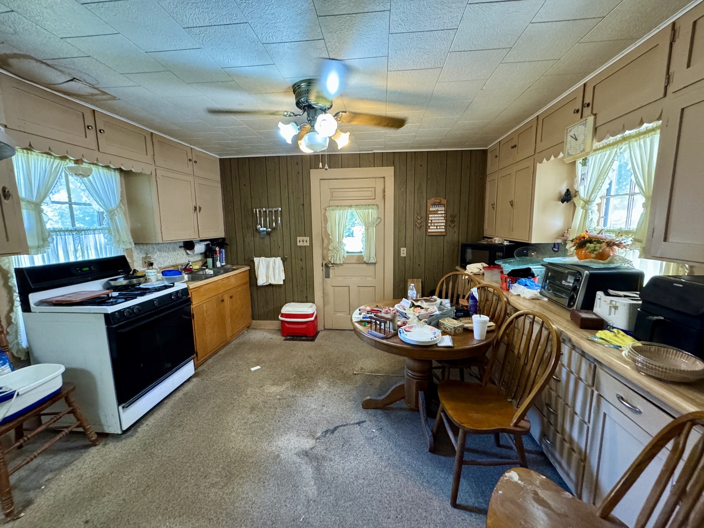 210 North Church Street Princeton, IL 61356 - Photo 8 of 20 a view of a dining room with furniture and window