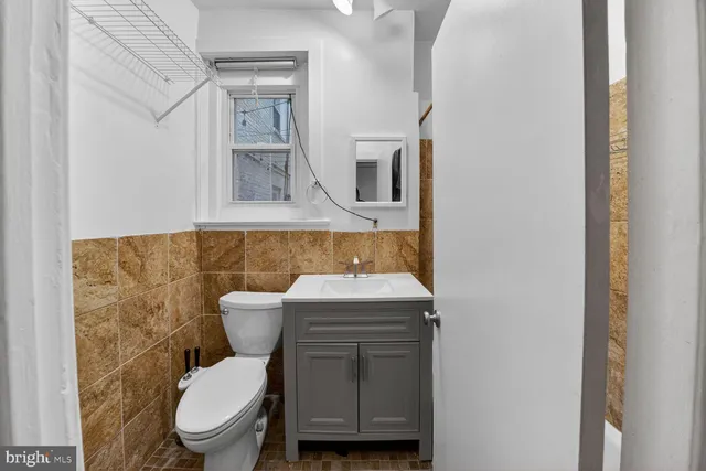 $2,000 | 3520 W Place Northwest, Unit 103, Washington, DC 20007