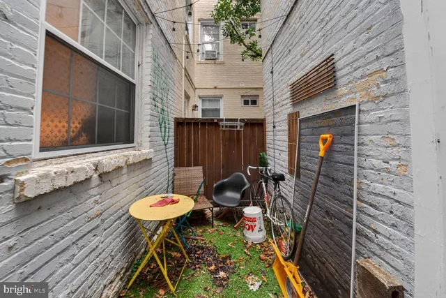 $2,000 | 3520 W Place Northwest, Unit 103, Washington, DC 20007