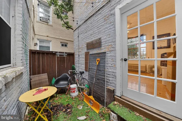 $2,000 | 3520 W Place Northwest, Unit 103, Washington, DC 20007