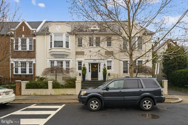 $2,000 | 3520 W Place Northwest, Unit 103, Washington, DC 20007
