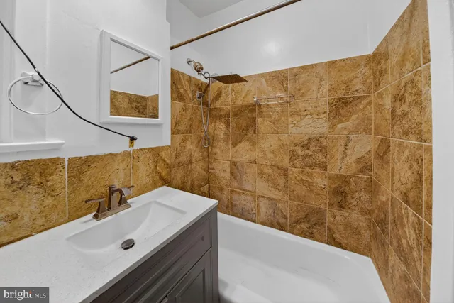 $2,000 | 3520 W Place Northwest, Unit 103, Washington, DC 20007