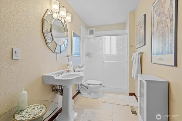 $1,049,000 | 5412 175th Ave Court East, Lake Tapps, WA 98391