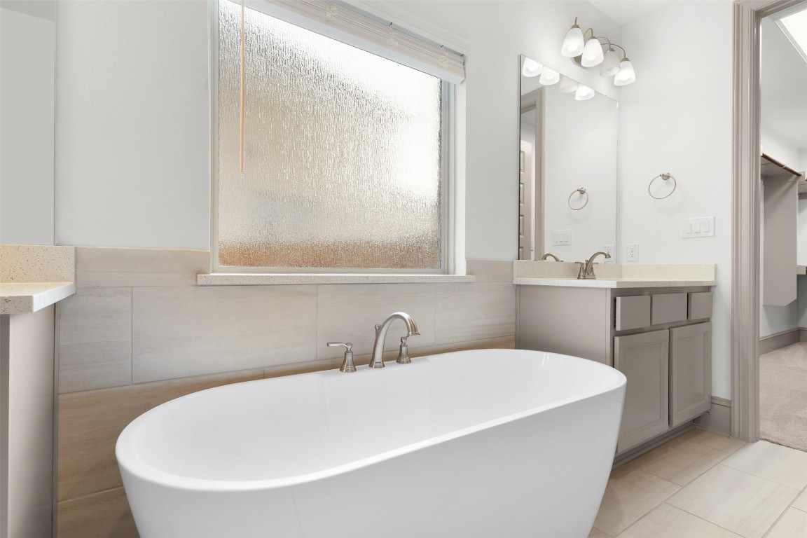 234 Rio Ranchero Road Georgetown, TX 78628 - Photo 24 of 39 Stand Alone Tub