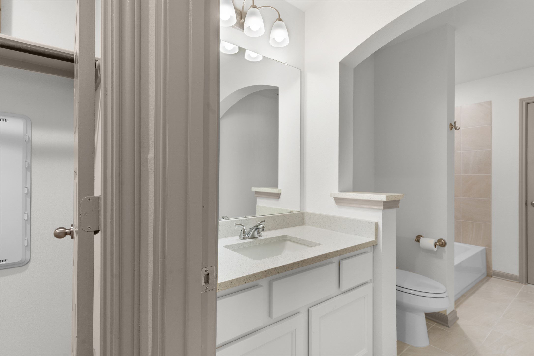 234 Rio Ranchero Road Georgetown, TX 78628 - Photo 30 of 39 On Suite Bathroom to To Bedroom 2