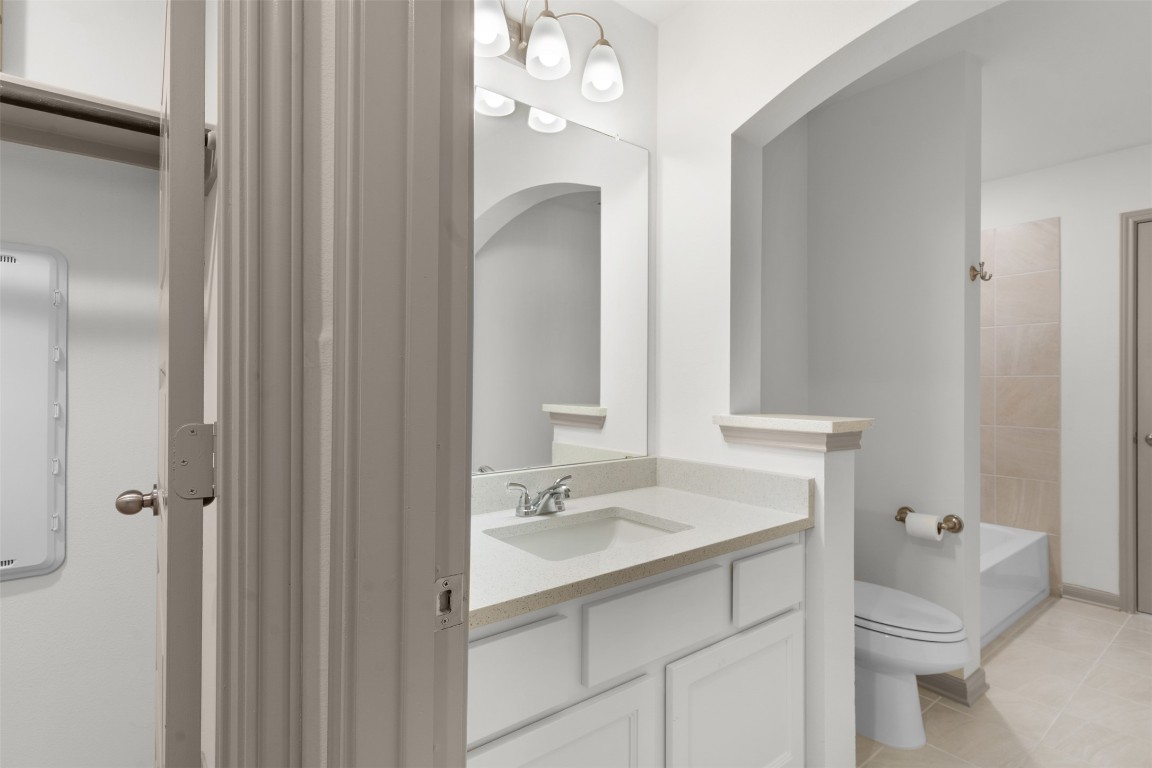 234 Rio Ranchero Road Georgetown, TX 78628 - Photo 30 of 39 On Suite Bathroom to To Bedroom 2