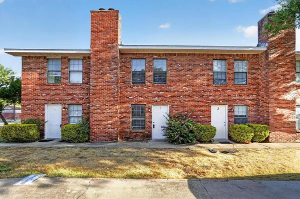 $1,575 | 210 Rolston Road, Unit 2, Irving, TX 75060