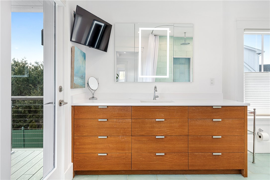 592 Tuckerman Avenue Middletown, RI 02842 - Photo 22 of 50 Second primary bathroom.