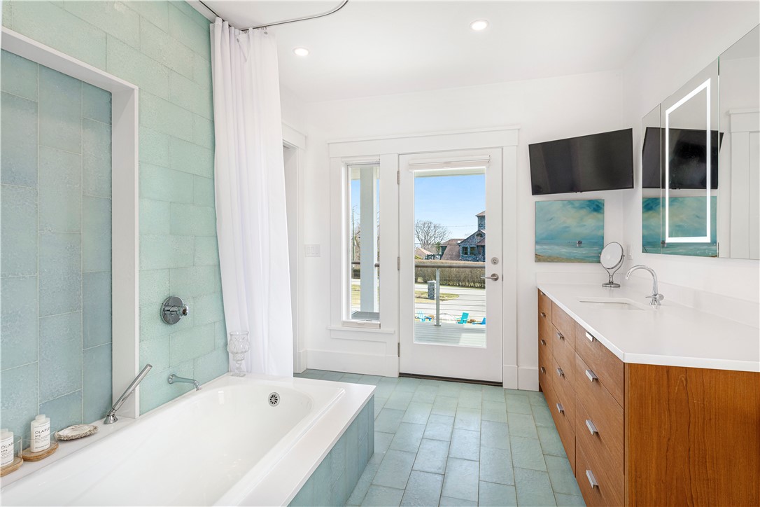 592 Tuckerman Avenue Middletown, RI 02842 - Photo 23 of 50