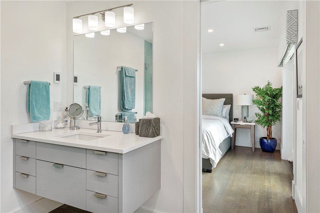 592 Tuckerman Avenue Middletown, RI 02842 - Photo 32 of 50 Guest bathroom