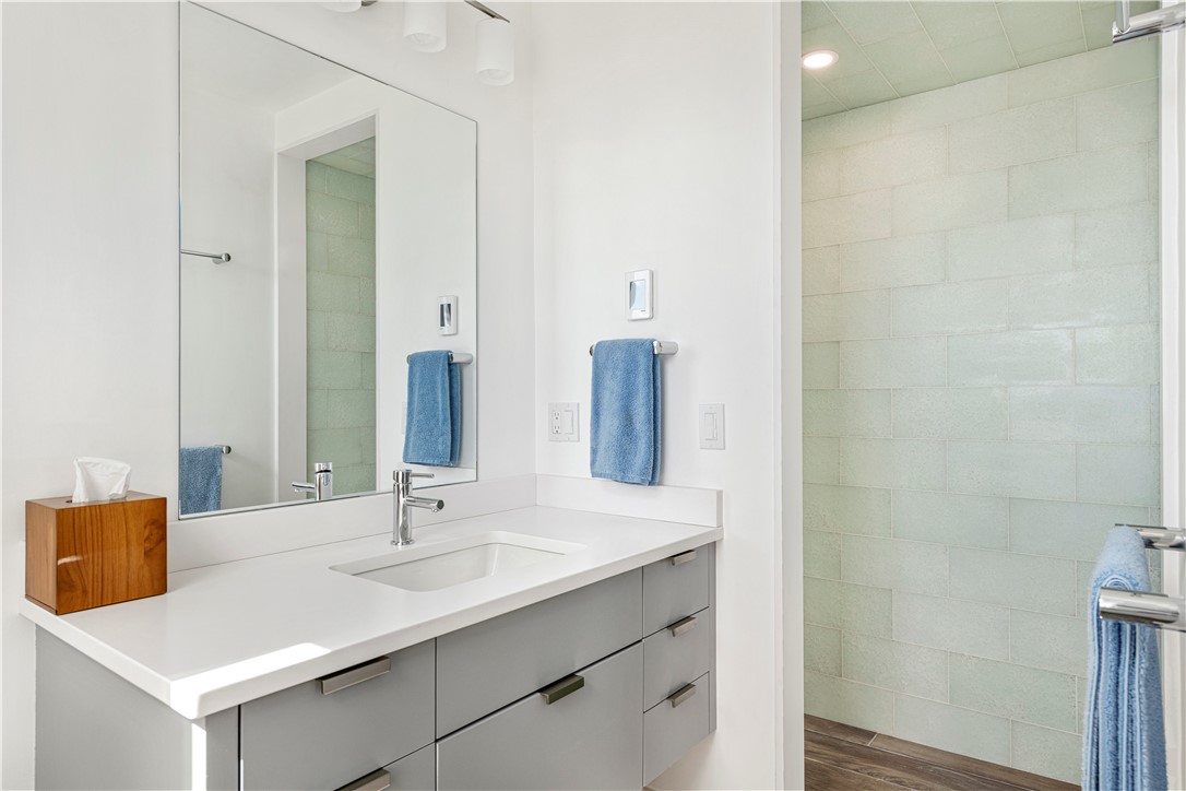 592 Tuckerman Avenue Middletown, RI 02842 - Photo 38 of 50 Third floor bedroom/office bathroom.