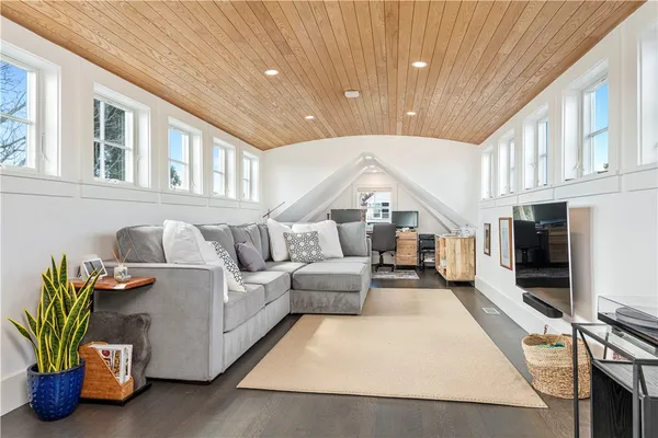 $8,250,000 | 592 Tuckerman Avenue, Middletown, RI 02842