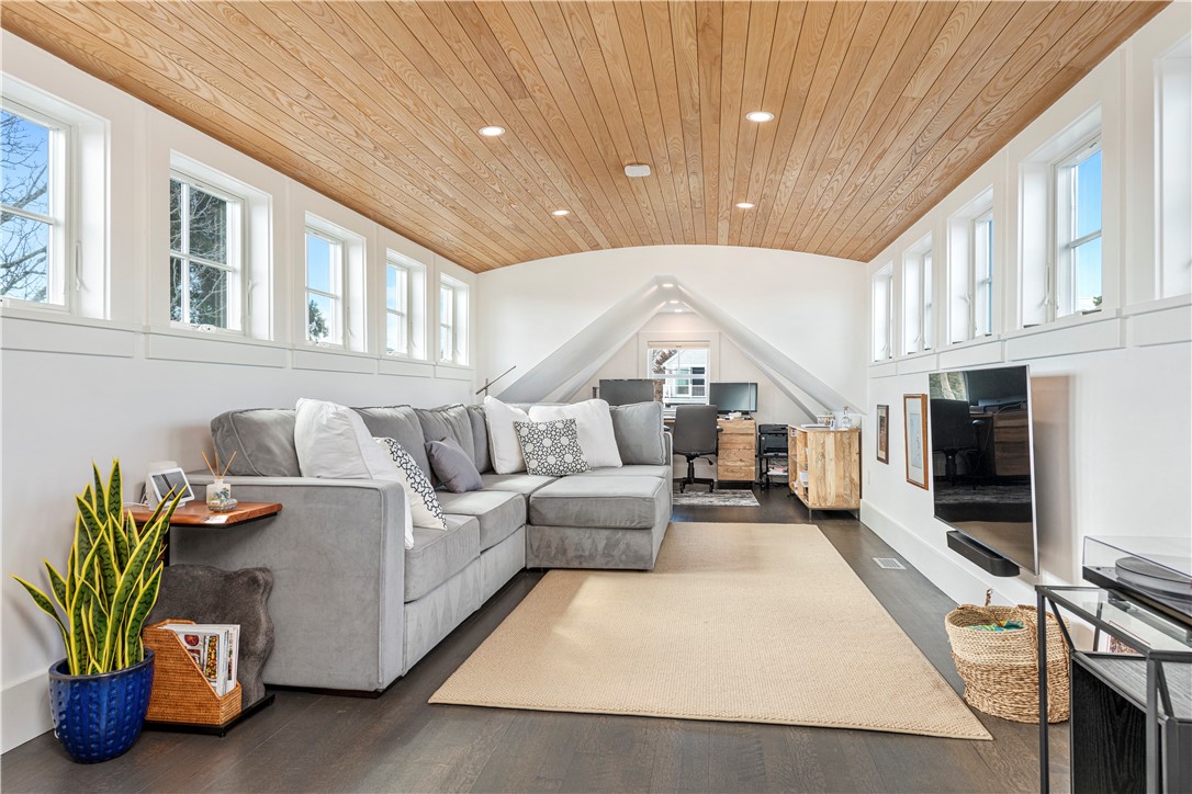 592 Tuckerman Avenue Middletown, RI 02842 - Photo 40 of 50 Guest bedroom or office.