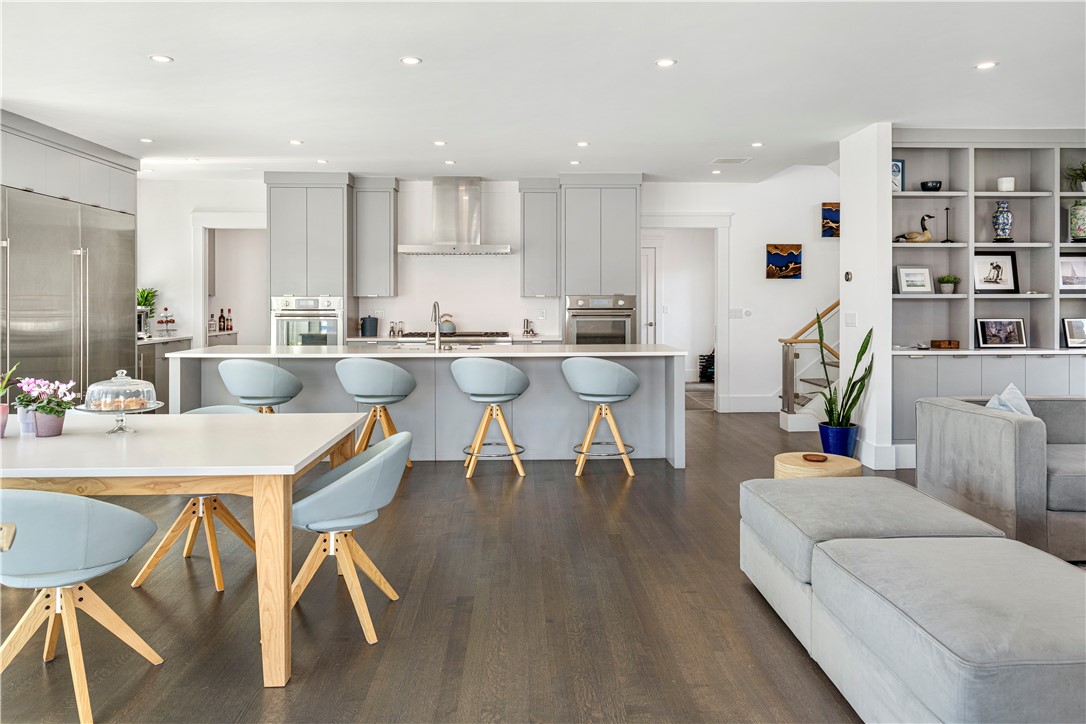 592 Tuckerman Avenue Middletown, RI 02842 - Photo 4 of 50