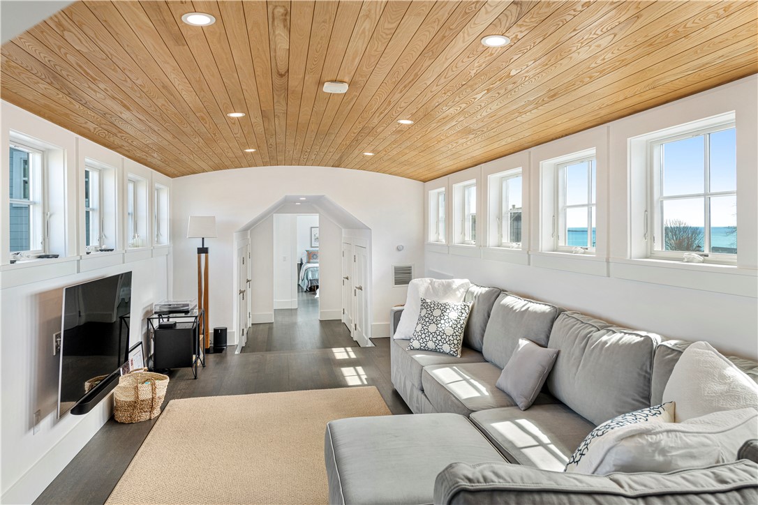 592 Tuckerman Avenue Middletown, RI 02842 - Photo 42 of 50 Guest bedroom or office.