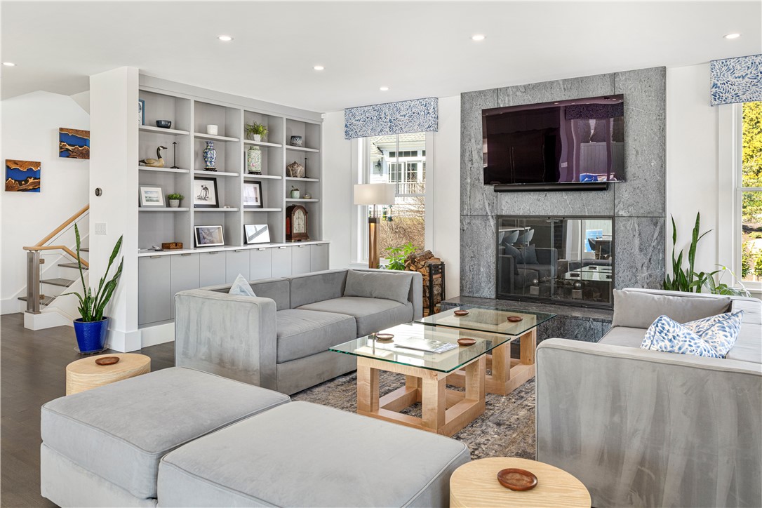 592 Tuckerman Avenue Middletown, RI 02842 - Photo 5 of 50