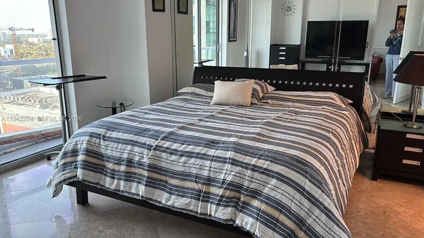 $3,650 | 185 Southwest 7th Street, Unit 1502, Miami, FL 33130